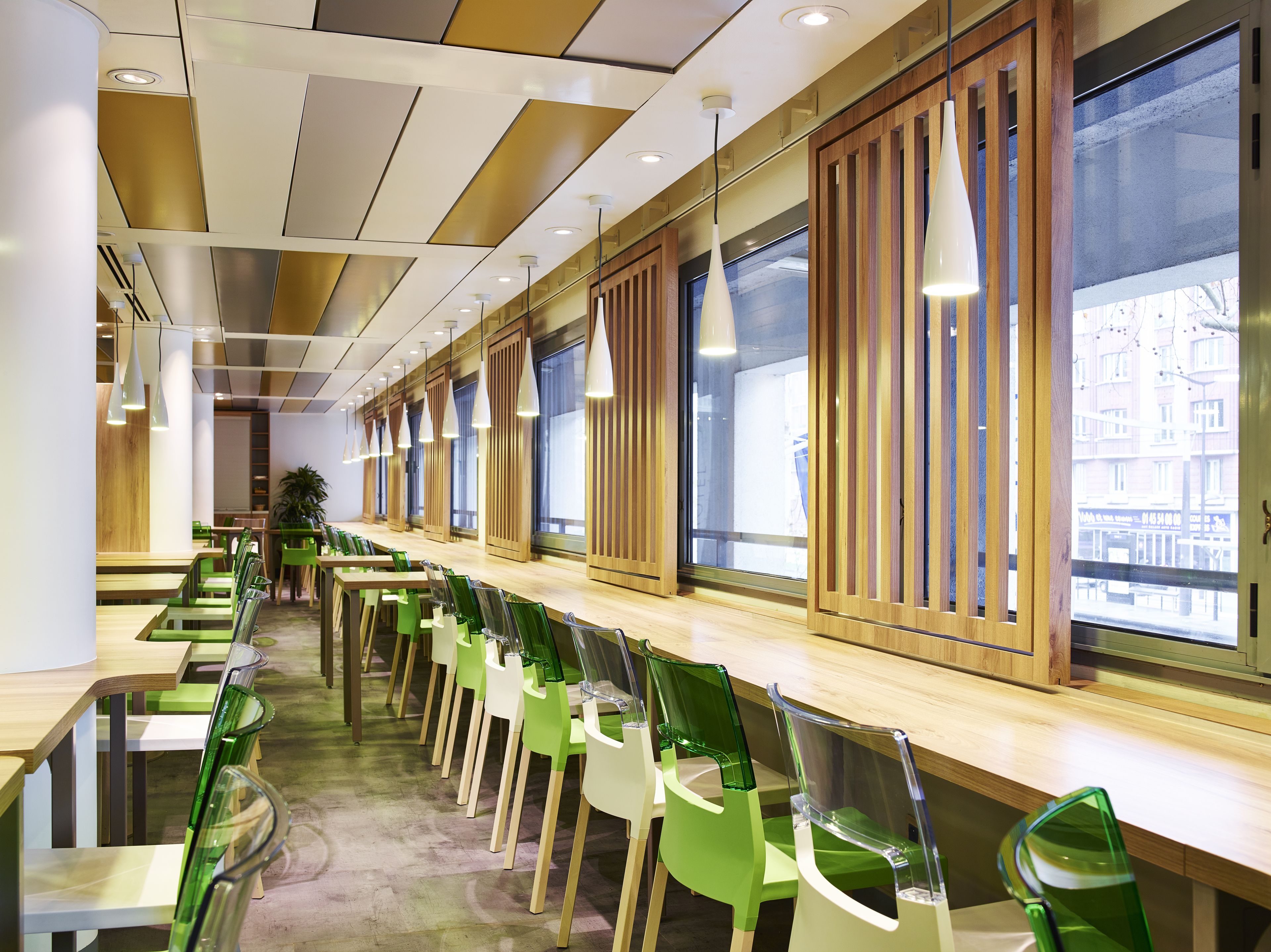 Daily continental breakfast (EUR 14 per person)