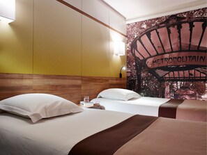 In-room safe, desk, laptop workspace, blackout curtains - Median Paris Porte de Versailles (Paris)