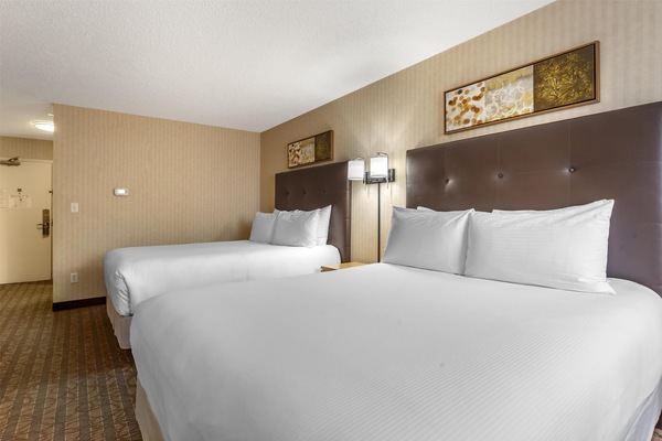 Suite, Multiple Beds, Non Smoking, Refrigerator & Microwave | Laptop workspace, iron/ironing board, WiFi (free), bed sheets