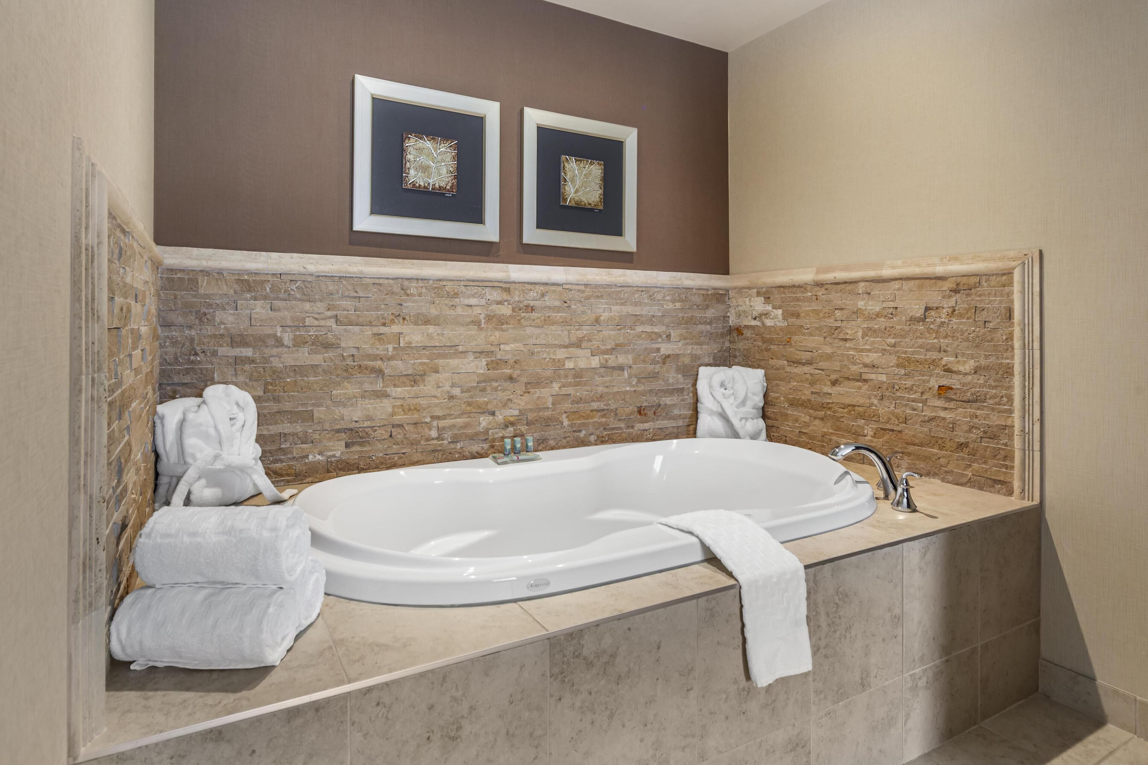 suite, 1 king bed, non smoking, fireplace (walk-in shower) | bathroom | shower, free toiletries, hair dryer, towels