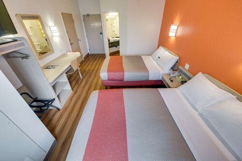 Motel 6 Brampton, ON - Toronto
