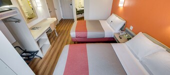 Motel 6 Brampton, ON - Toronto