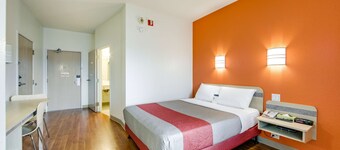 โมเทล 6 แบรมป์ตัน, ออน - โตรอนโต