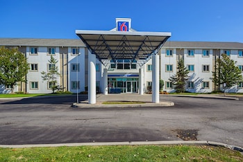 Motel 6 Whitby, ON - Toronto East
