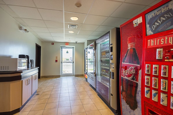 Vending machine - Motel 6 Whitby, ON - Toronto East (Whitby)