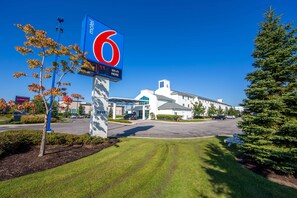 Exterior - Motel 6 Mississauga, ON - Toronto (Mississauga)