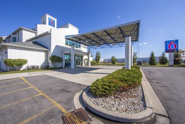 Exterior - Motel 6 Mississauga, ON - Toronto (Mississauga)