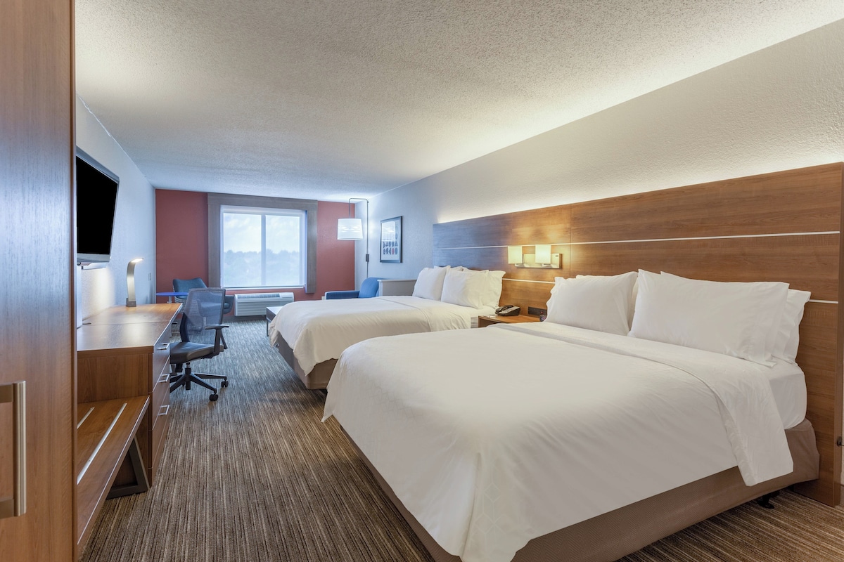 In-room safe, desk, iron/ironing board, free cots/infant beds