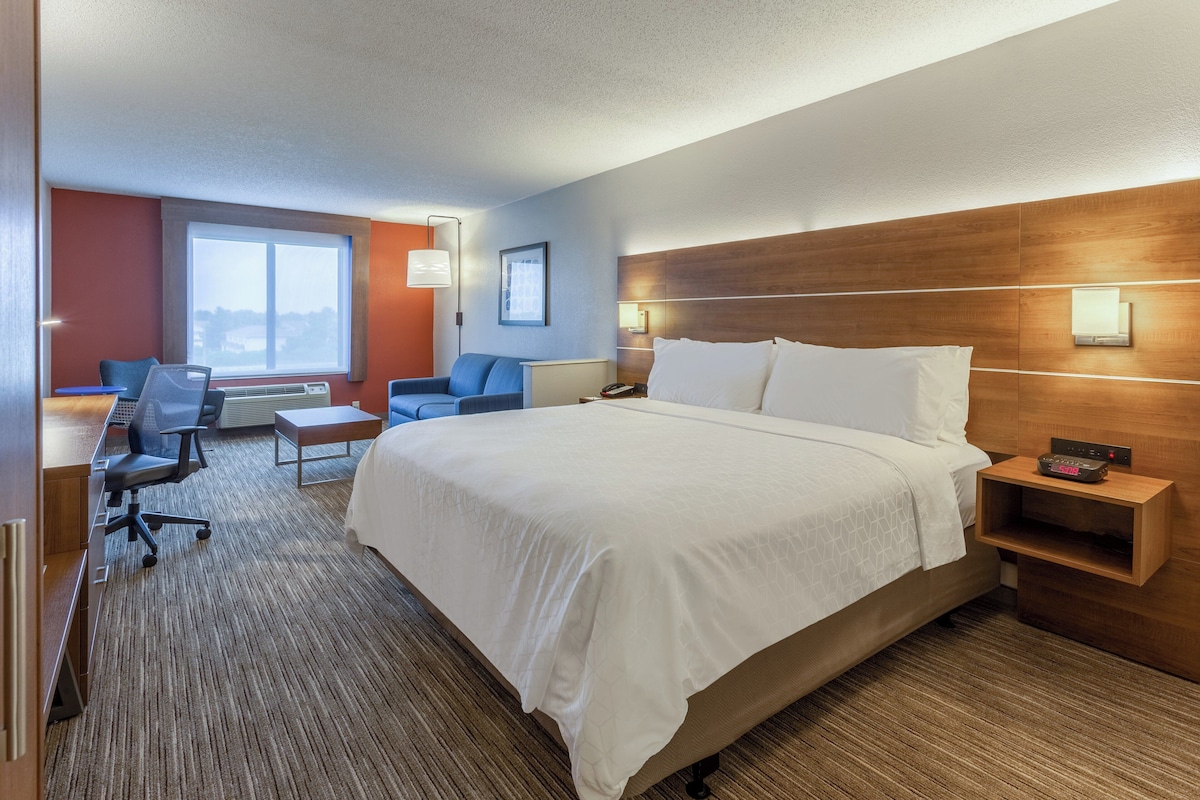 In-room safe, desk, iron/ironing board, free cots/infant beds