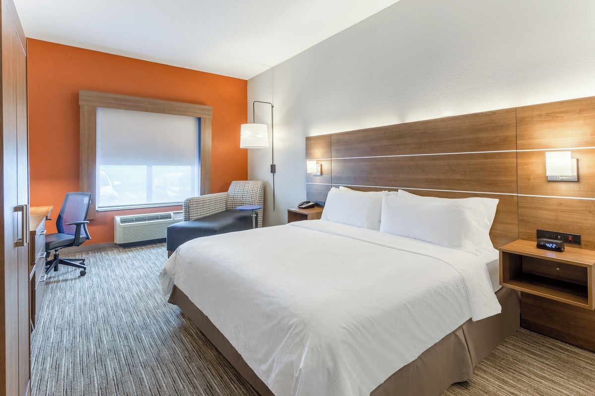 In-room safe, desk, iron/ironing board, free cots/infant beds