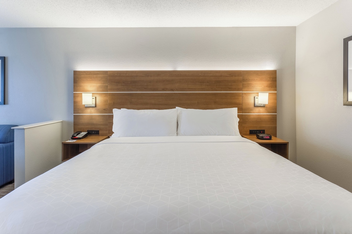 In-room safe, desk, iron/ironing board, free cots/infant beds