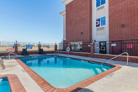 Seasonal outdoor pool. Comfort Inn & Suites Big Spring
