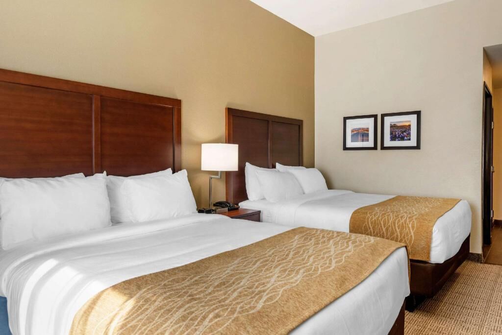In-room safe, desk, laptop workspace, iron/ironing board