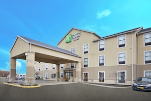 Unclassified image, 2 of 42, button - Holiday Inn Express Circleville by IHG (Circleville)