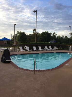 Outdoor pool - Hampton Inn by Hilton Troy (Troy)