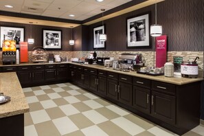 Free daily full breakfast - Hampton Inn by Hilton Troy (Troy)