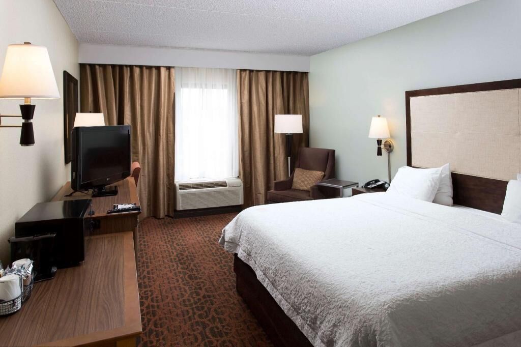 Desk, blackout curtains, iron/ironing board, Internet