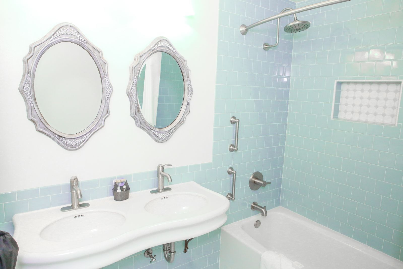 family suite, 2 bedrooms | bathroom | hair dryer, towels, soap, shampoo