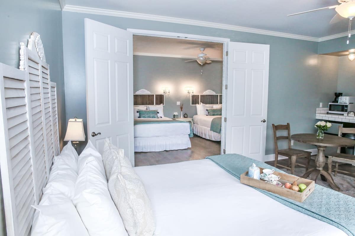 Familie suite, 2 slaapkamers | Lakens van Egyptisch katoen, luxe beddengoed, individueel gedecoreerd