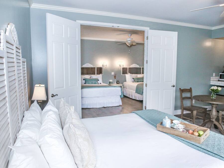 Familie suite, 2 slaapkamers | Lakens van Egyptisch katoen, luxe beddengoed, individueel gedecoreerd