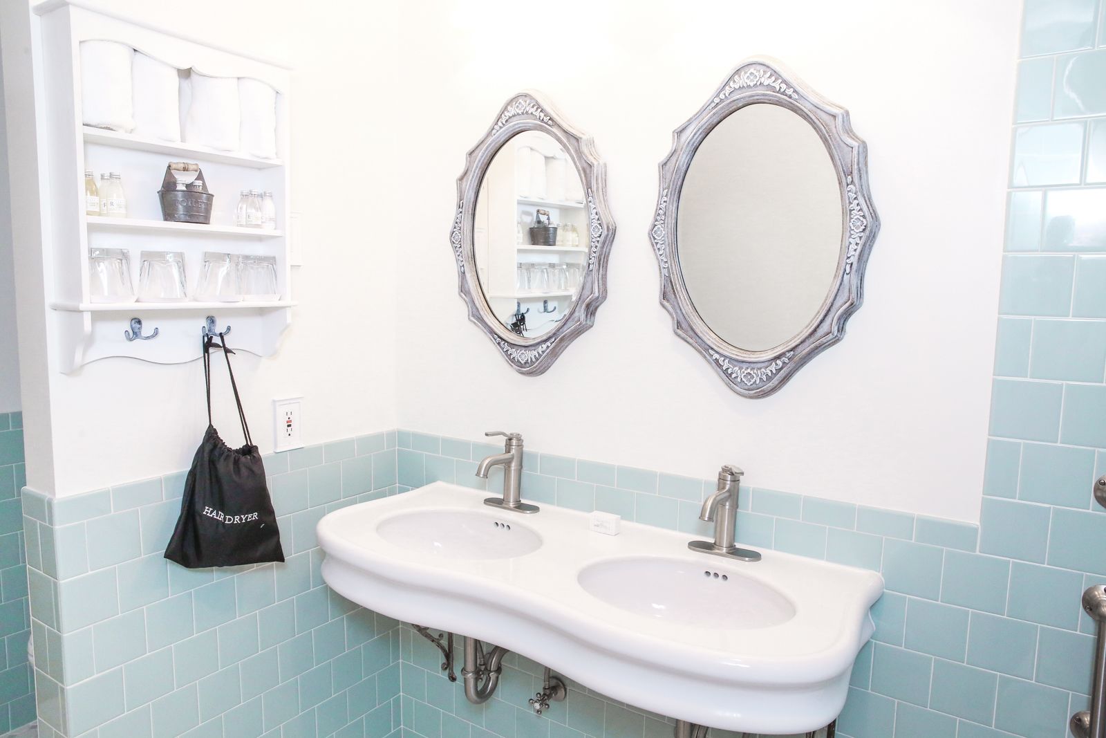 family suite, 2 bedrooms | bathroom | hair dryer, towels, soap, shampoo