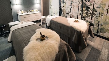 Couples treatment room(s), sauna, hot tub, steam room, body treatments