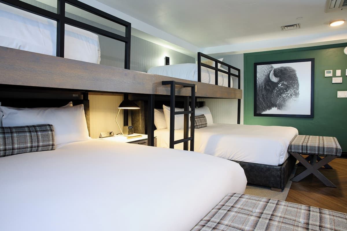 Catwalk Double King with Twin Bunks