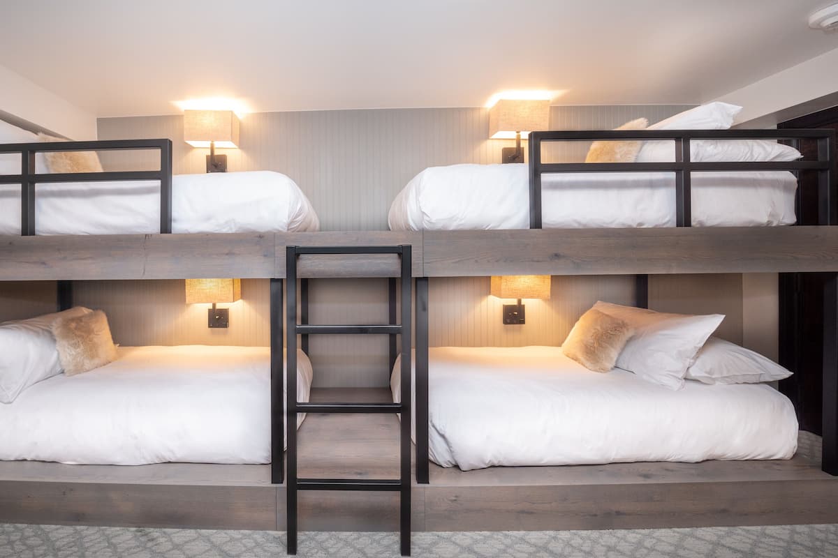 Switchback Family Suite with Double Twin Bunks