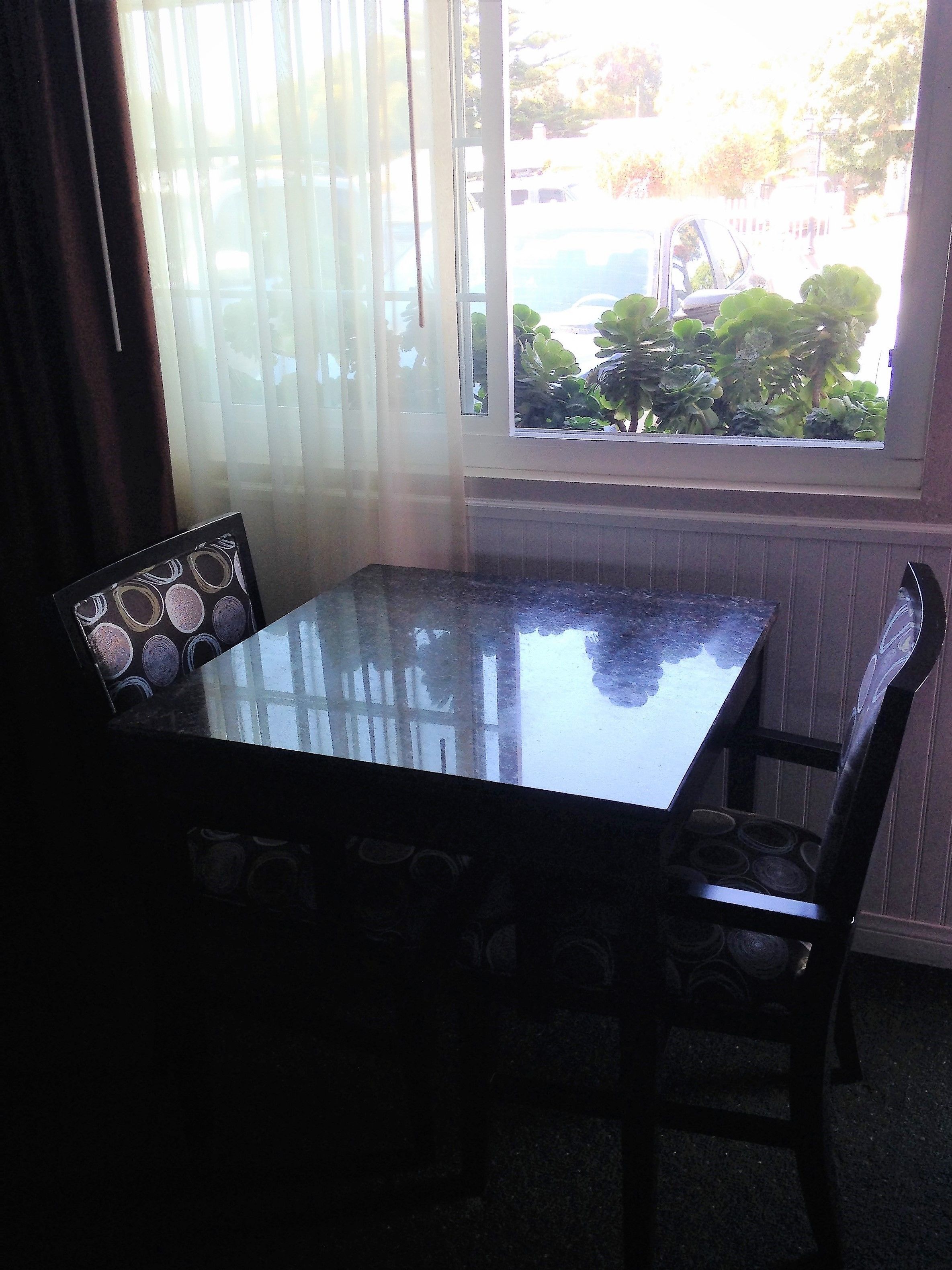 Traditional Room, 1 Queen Bed | In-room dining