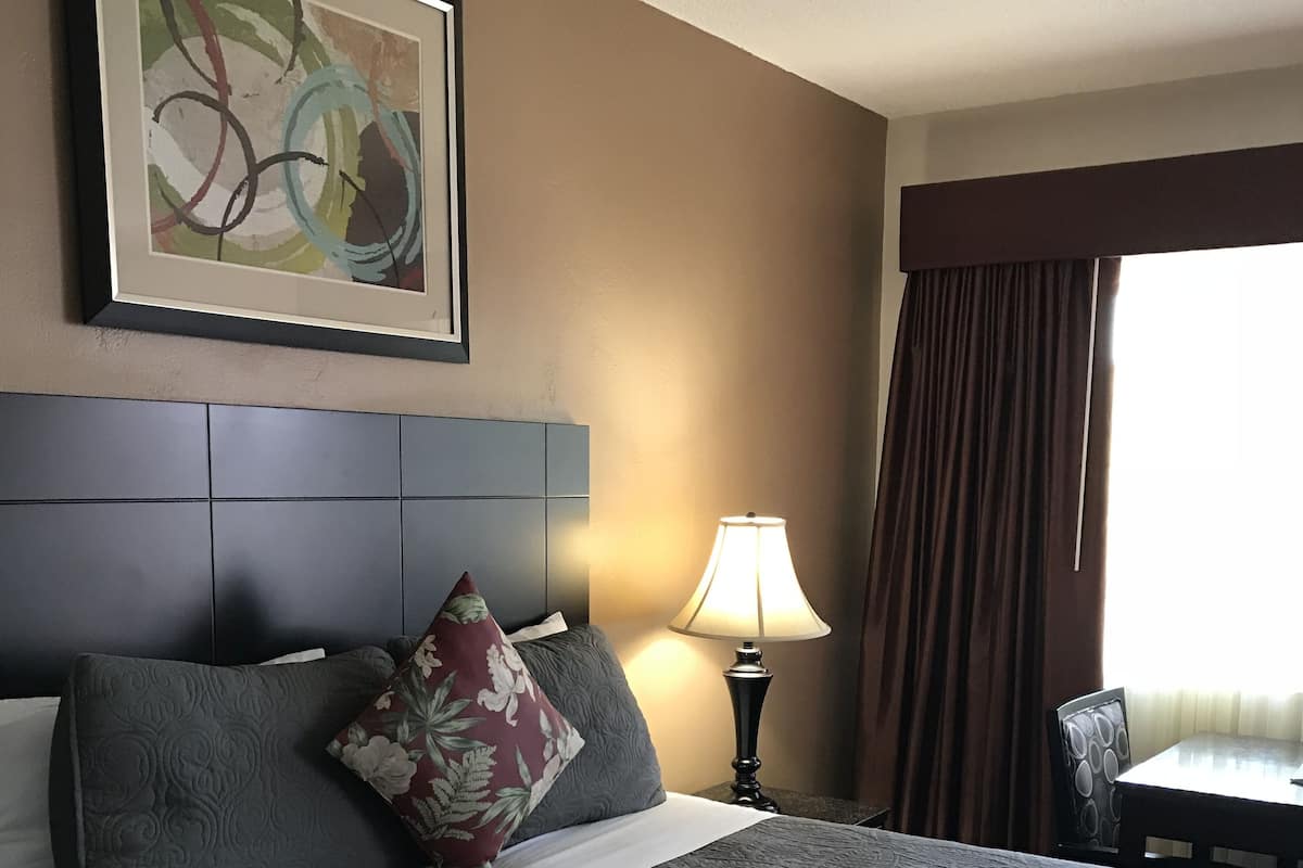 Kamar Tradisional, 1 Tempat Tidur Queen | Seprai premium dan didekorasi berbeda-beda