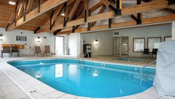 Indoor pool, sun loungers
