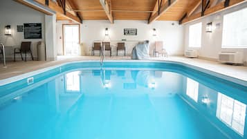 Indoor pool, pool loungers