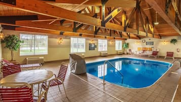 Indoor pool, sun loungers