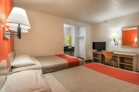 Free cots/infant beds, free WiFi, bed sheets