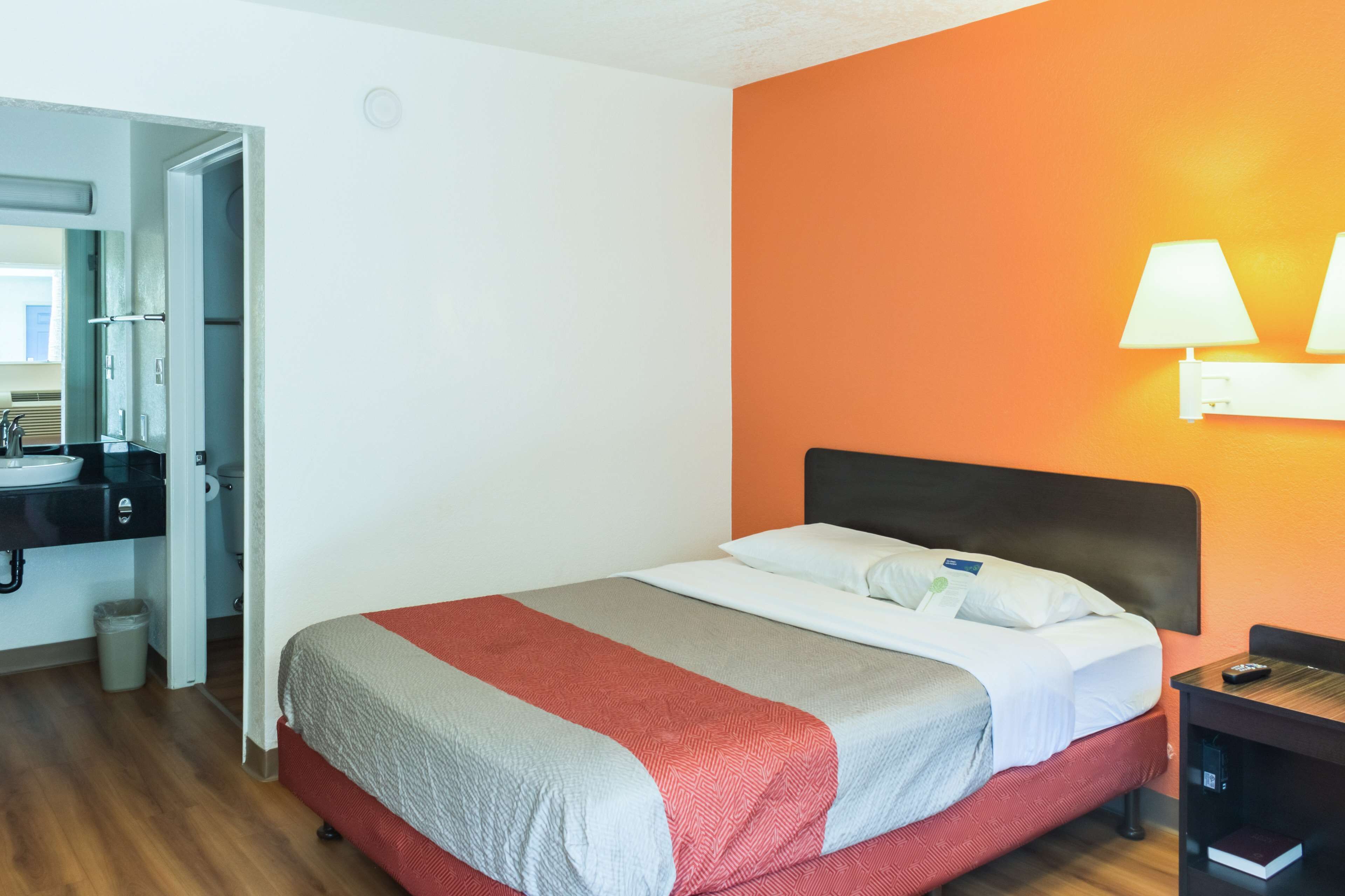 Photo - Motel 6-Bakersfield, CA - East