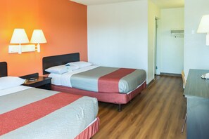 Iron/ironing board, free WiFi, bed sheets - Motel 6 Bakersfield, CA - East (Bakersfield)