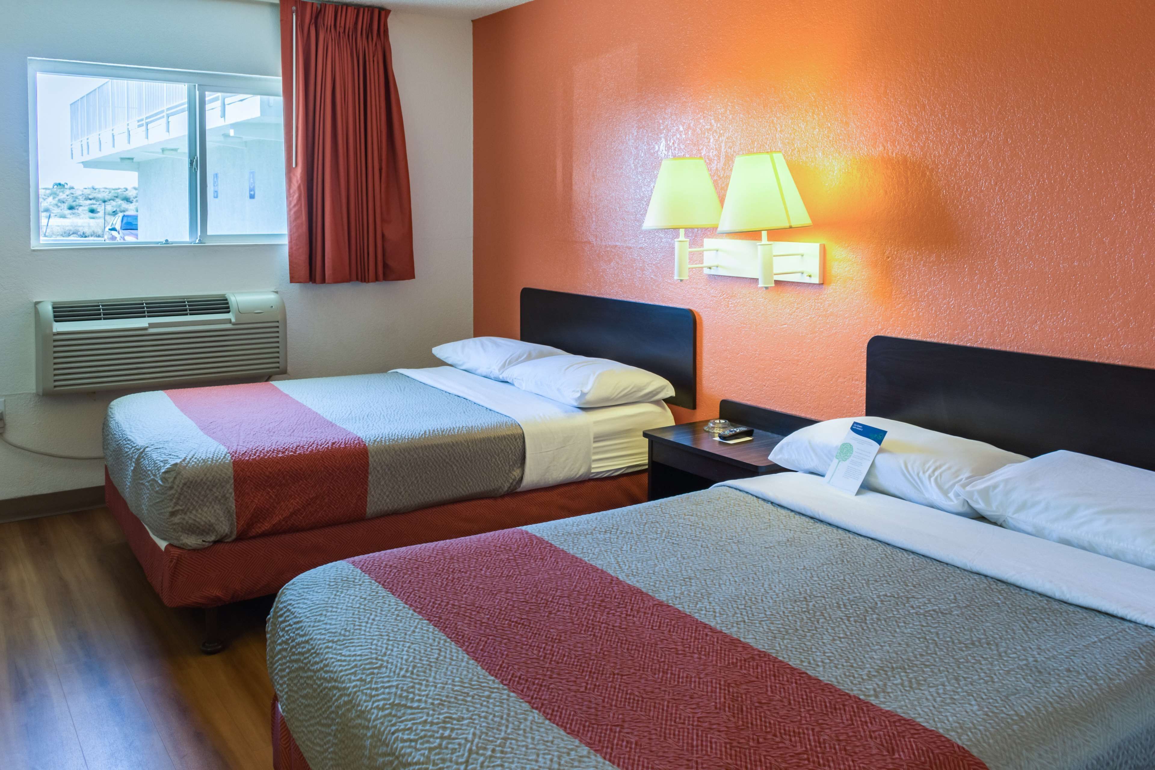 Photo - Motel 6-Bakersfield, CA - East