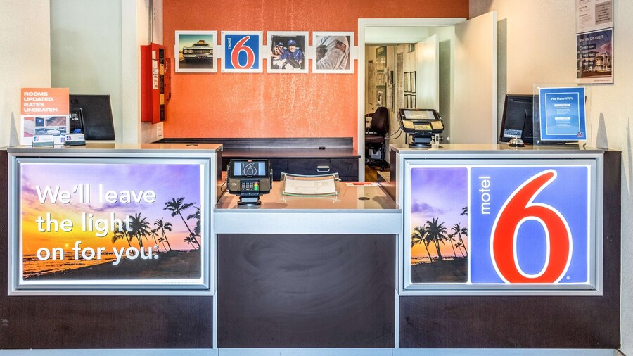 Motel 6 Bakersfield, CA - East