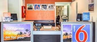 Motel 6 Bakersfield, CA - East