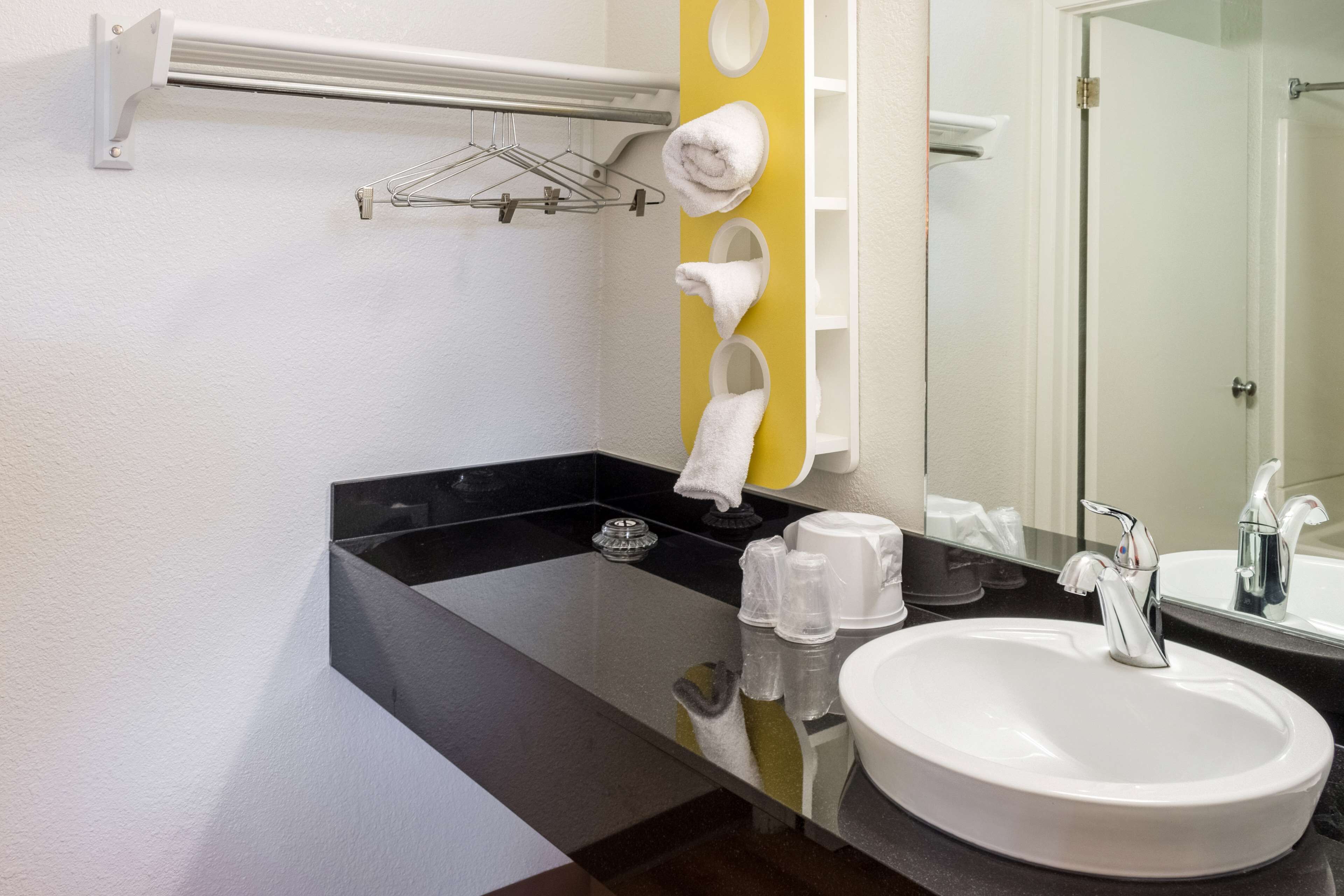 Photo - Motel 6-Bakersfield, CA - East