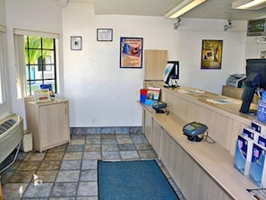 Lobby - Carlsbad Village Inn (Carlsbad)