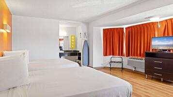 Escritorio, cortinas blackout, wifi gratis y ropa de cama