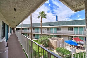 Balcony - Motel 6 Yuma, AZ - East (Yuma)
