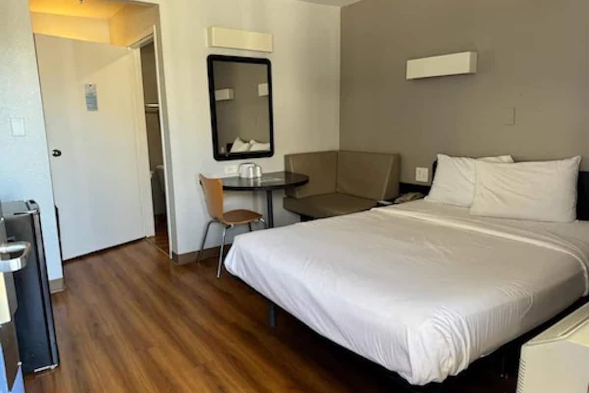 Free WiFi, bed sheets