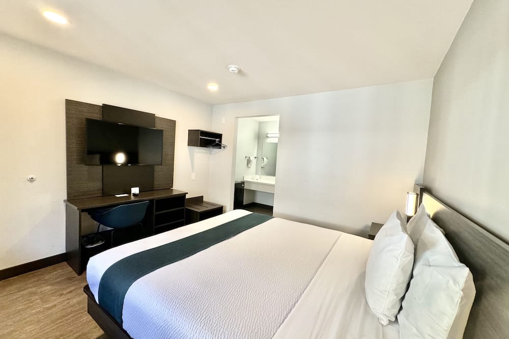 Motel 6 Bellflower, CA - Los Angeles