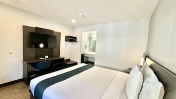 Deluxe Room, 1 King Bed, Non Smoking, Refrigerator | Free WiFi, bed sheets