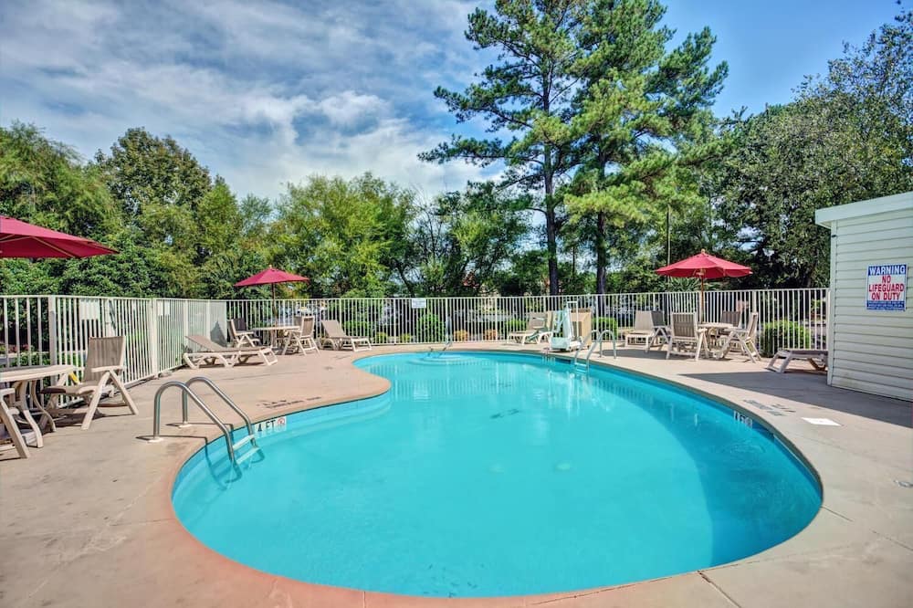 Travelodge by Wyndham Fayetteville
