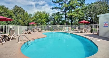 Travelodge by Wyndham Fayetteville