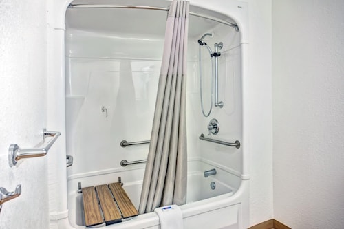 Travelodge by Wyndham Fayetteville