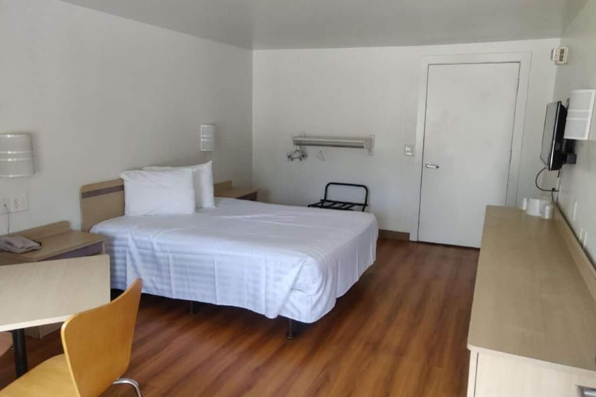Desk, iron/ironing board, free cribs/infant beds, free WiFi
